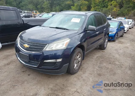 2015 Chevrolet Traverse Ls z USA, uszkodzony, nr VIN 1GNKRFKD9FJ349573